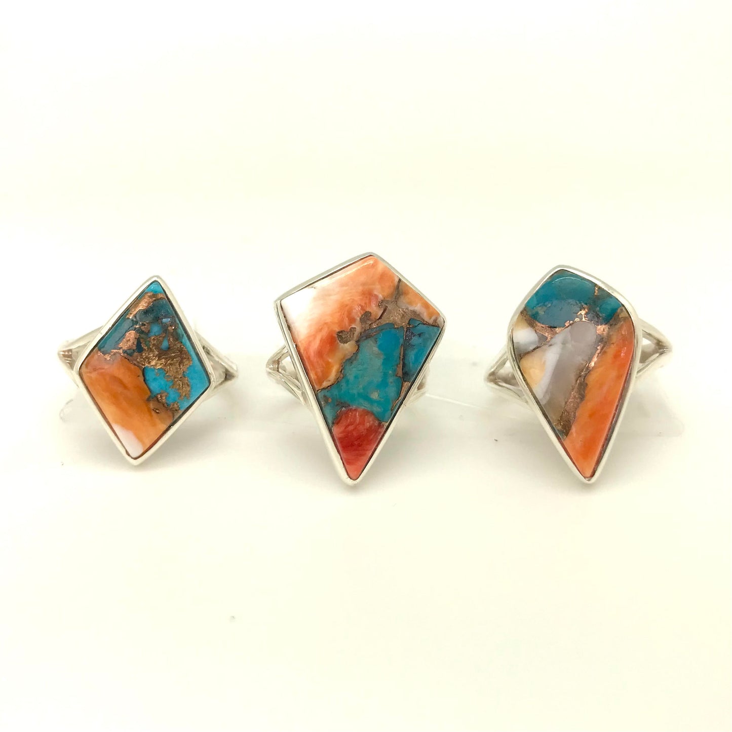 Spiny Oyster Turquoise Silver Ring (Kite / Diamond)