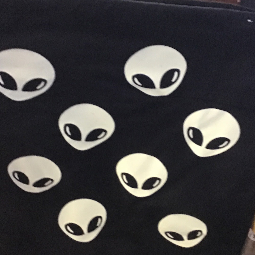 Alien Head Drawstring Bag (Glow In The Dark)