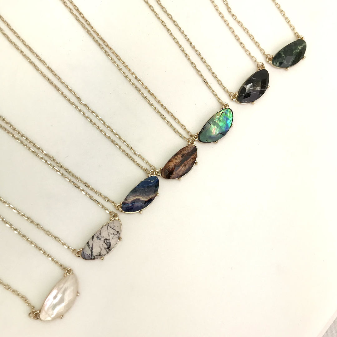 Isles & Stars Resin Agate Gold Necklace