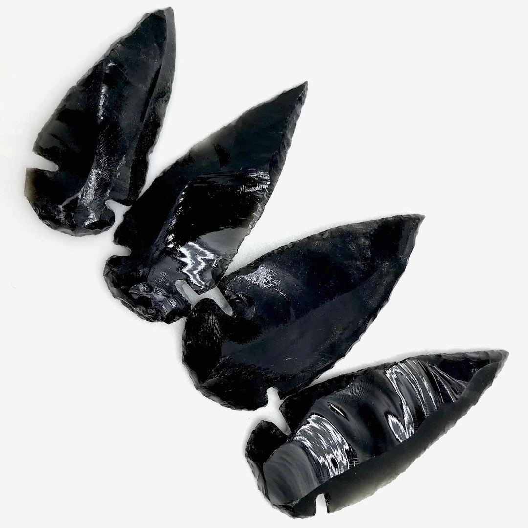 Obsidian Arrowhead, Raw