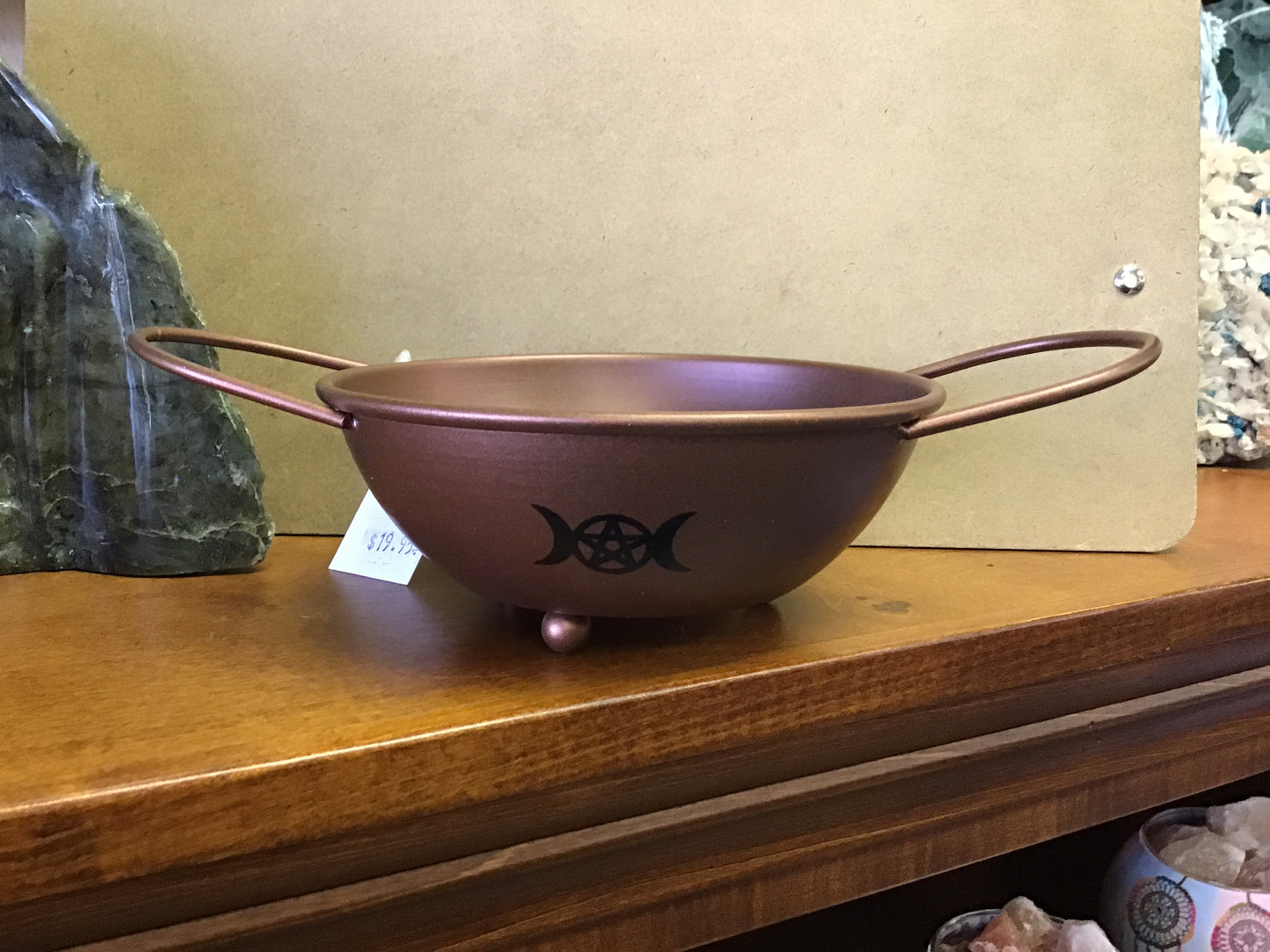 Aluminum cauldron with handle
