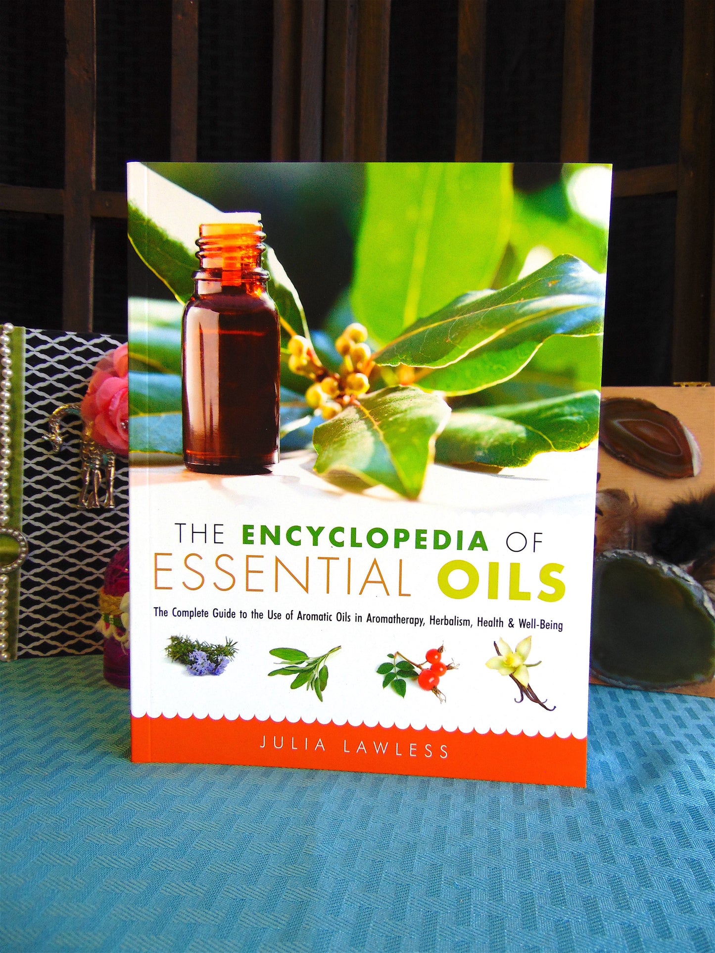 The Encyclopedia of Essential Oils By Julia Lawless