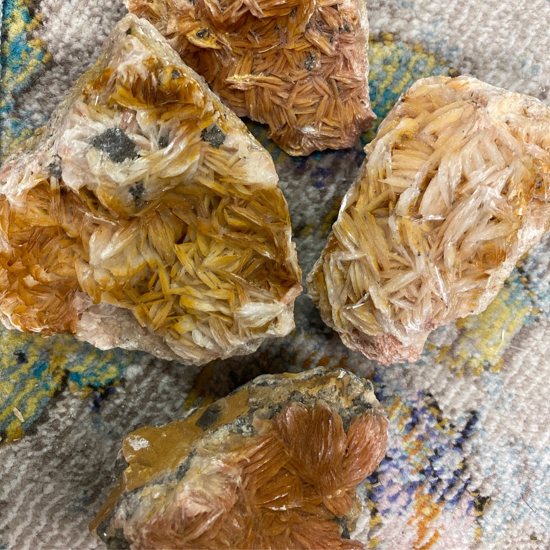 Vanadinite on Barite