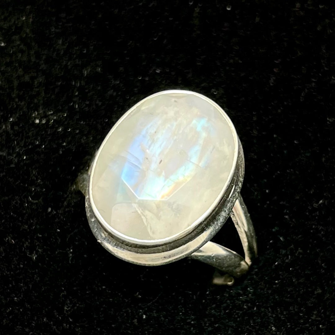 Moonstone Faceted Ring (Oval / Round)