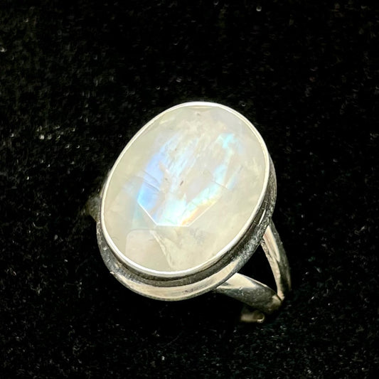 Moonstone Faceted Ring (Oval / Round)