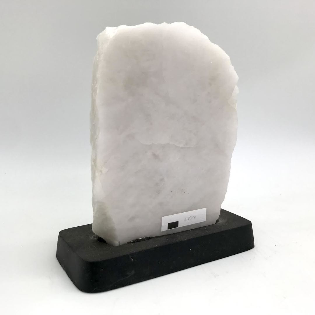 Polished White Quartz Slab on Stand