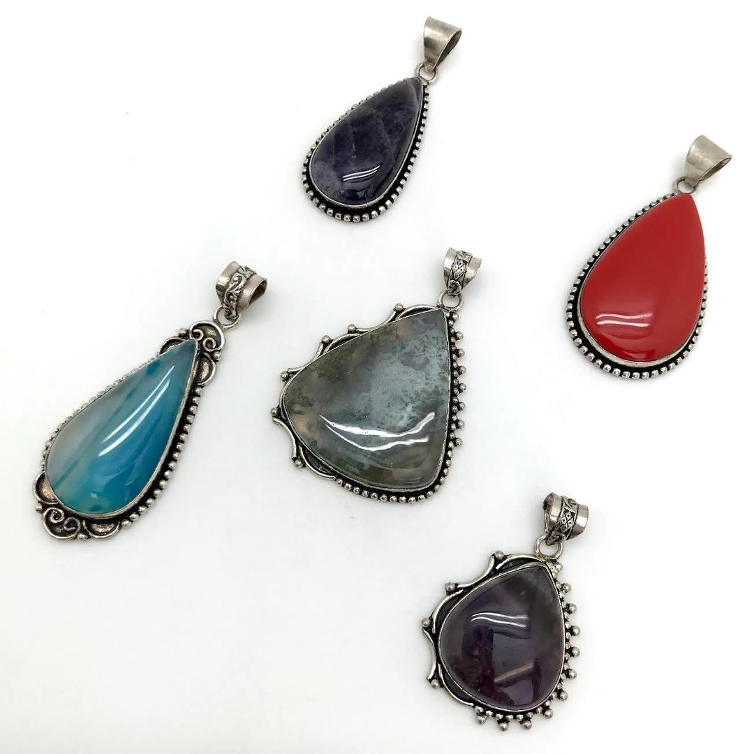 Assorted Decorative Lining Stone Pendant (Teardrop)