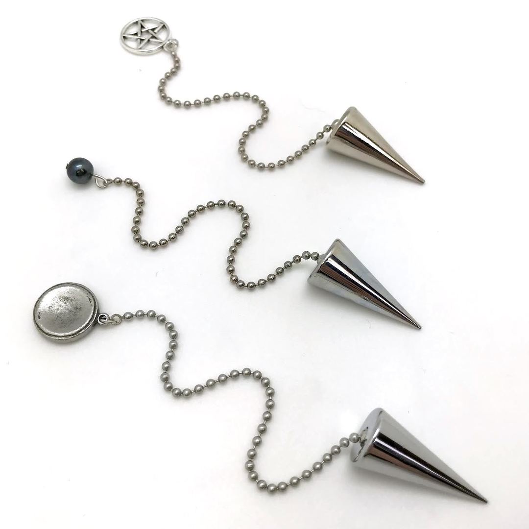 Metal Point Pendulum with Charm