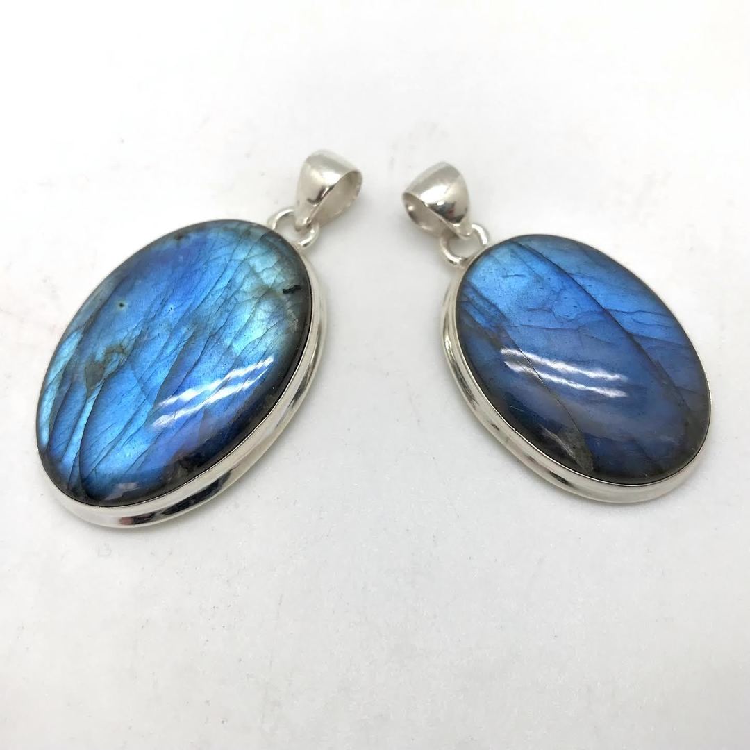 Silver Lined Labradorite Oval Pendant